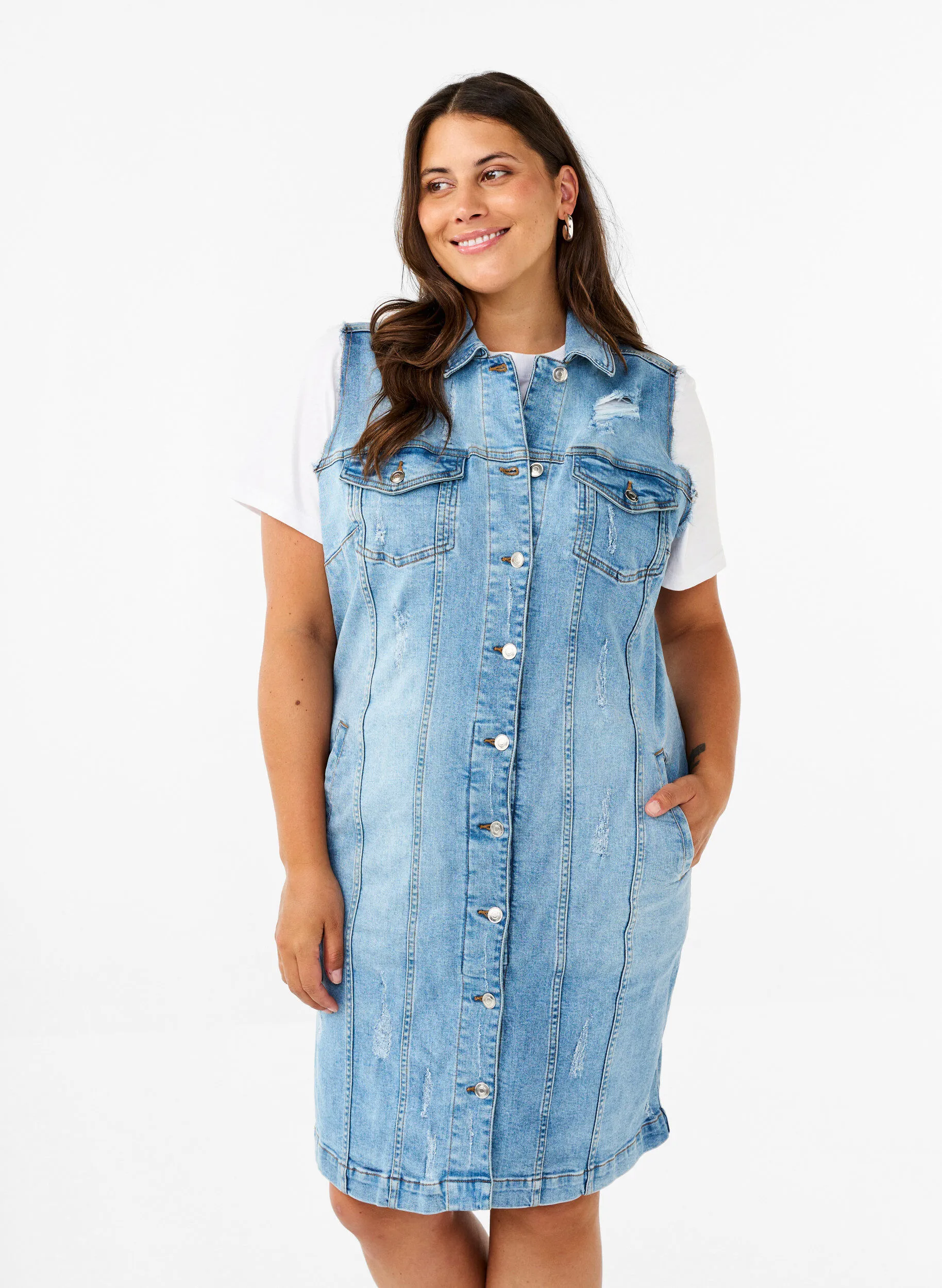 Mouwloze denim jurk met ruwe randdetails